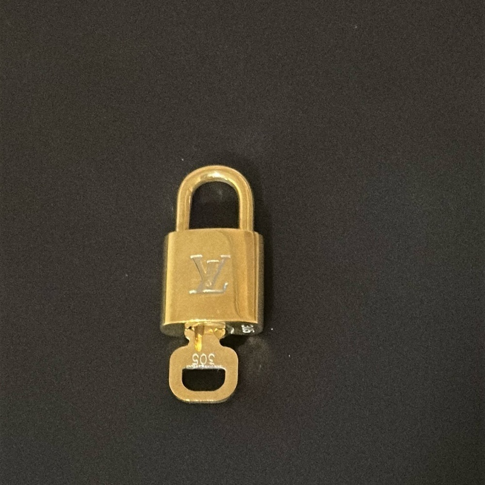 Louis Vuitton Lock and Key 305